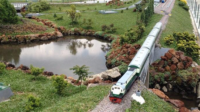 Miniatur kereta api